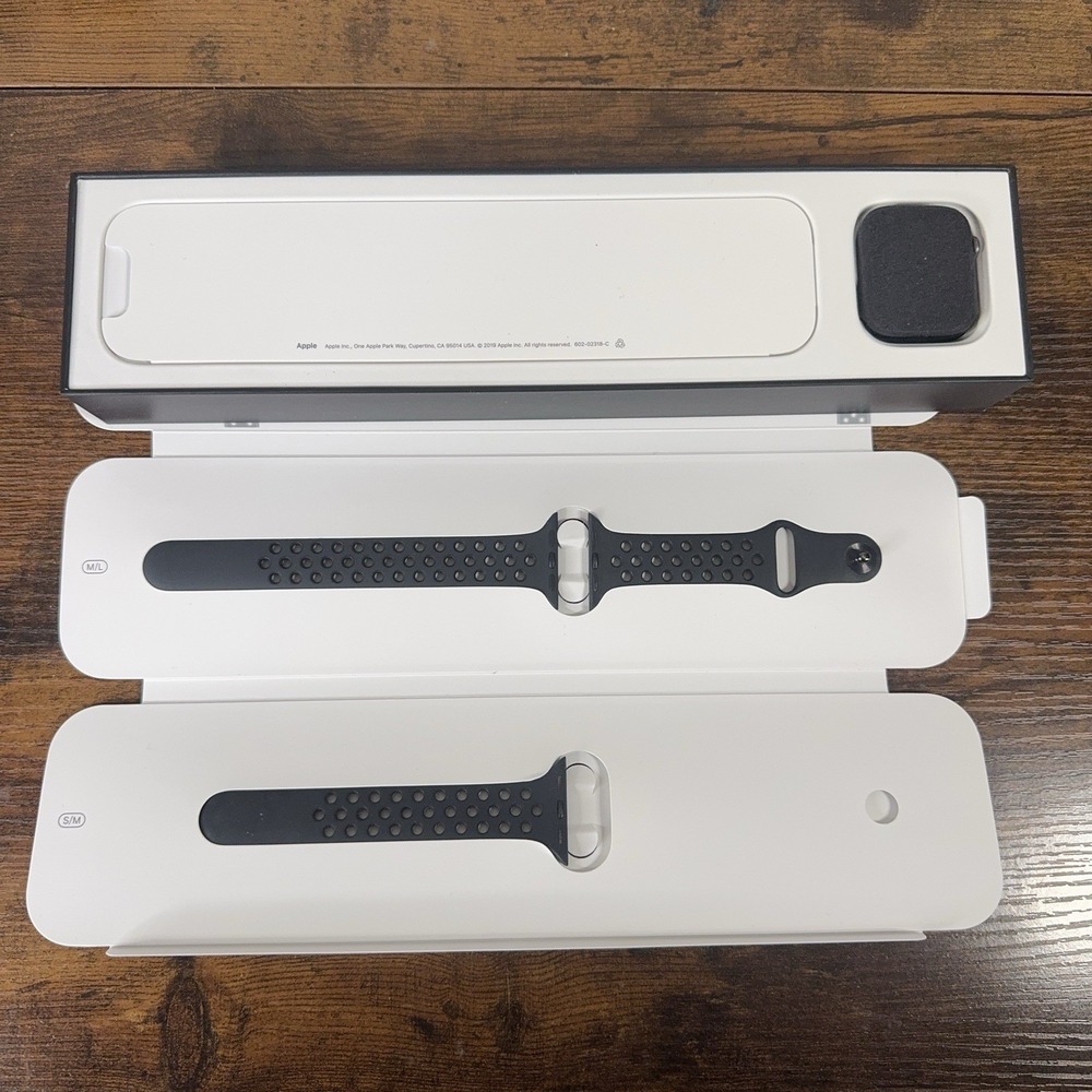 Apple Nike Watch Series 5 44mm Aluminum Ceramic Case Nike (cellular + GPS)
